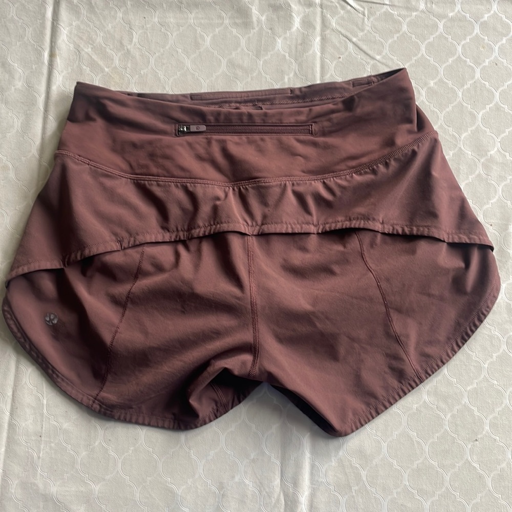 LULULEMON BROWN EARTH SPEED UPS: Mid-Rise Lined Short 4"